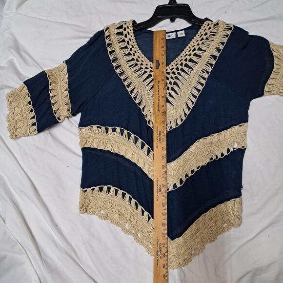 Cato Navy Blue Crinkle Material Cream Crochet Neckline Center Hem Arms Top Md - Picture 5 of 8